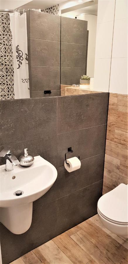 Apartament Centrum Park Ul Waszyngtona 쳉스토호바 외부 사진